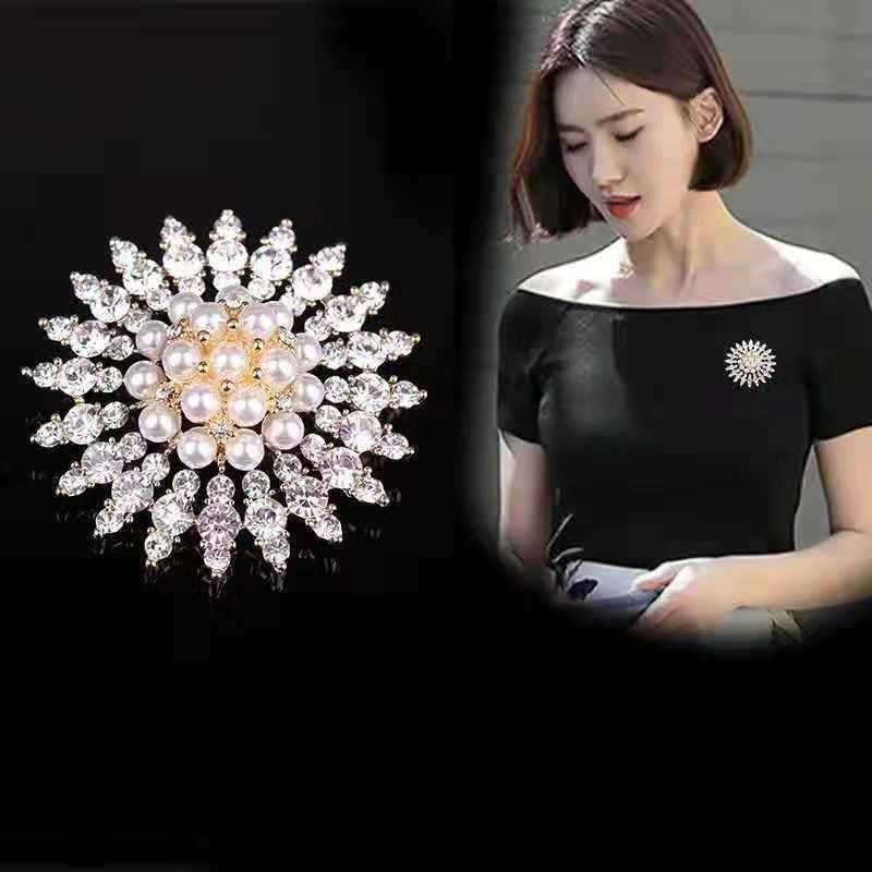 Super sparkling rhinestone inlaid with fashionable pearls, large snowflake chest flower, high-end alloy electroplating wedding dress, clothing accessories