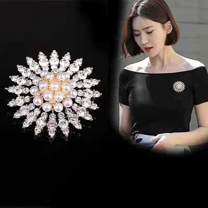 Super sparkling rhinestone inlaid with fashionable pearls, large snowflake chest flower, high-end alloy electroplating wedding dress, clothing accessories