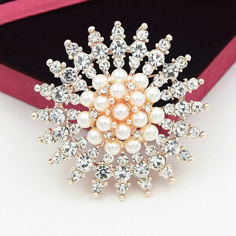 Super sparkling rhinestone inlaid with fashionable pearls, large snowflake chest flower, high-end alloy electroplating wedding dress, clothing accessories