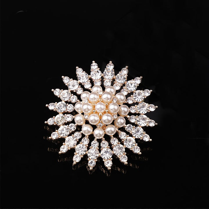 Super sparkling rhinestone inlaid with fashionable pearls, large snowflake chest flower, high-end alloy electroplating wedding dress, clothing accessories