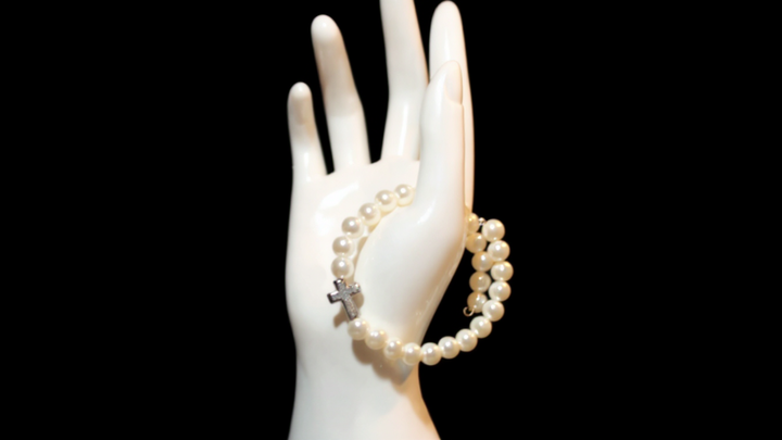 Graceful Cross Bracelet