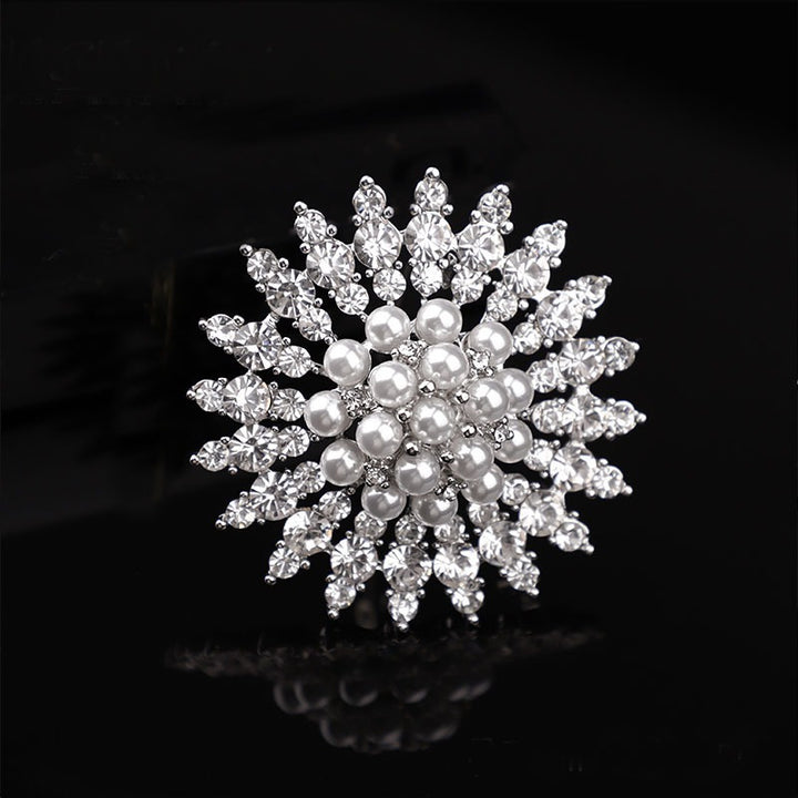 Super sparkling rhinestone inlaid with fashionable pearls, large snowflake chest flower, high-end alloy electroplating wedding dress, clothing accessories