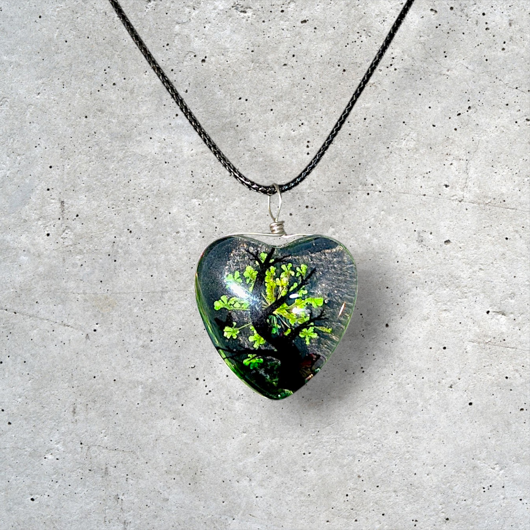 Green Heart Resin (1inch/25mm) Necklace