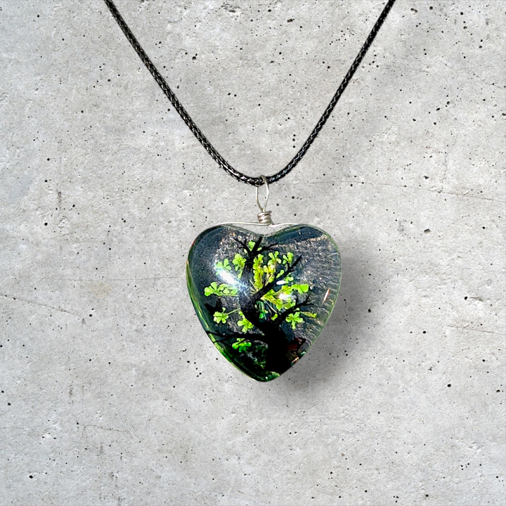 Green Heart Resin (1inch/25mm) Necklace