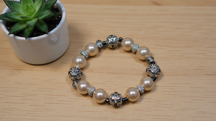 Elegant Queen Bracelet
