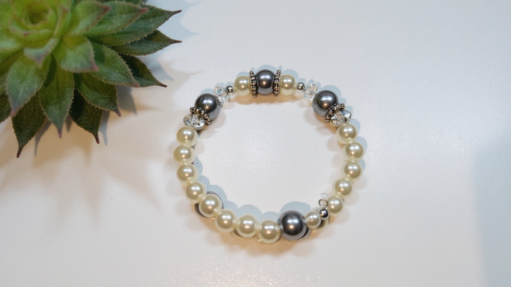 Morning Fog Pearl Bracelet