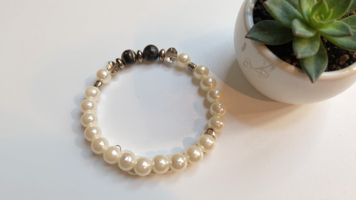 Charcoal Smoke Pearl Bracelet