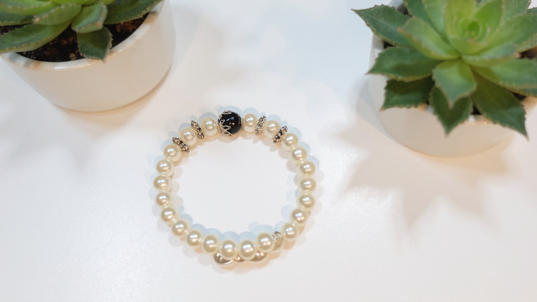 Dark Flower Pearl Bracelet