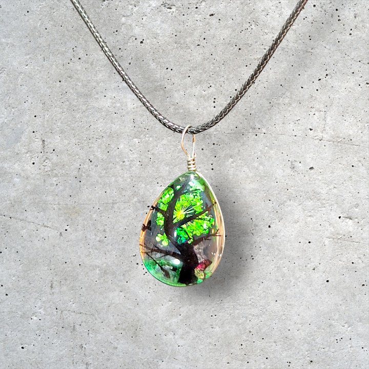 Green Tear Drop Resin (0.7inch/18mm) Necklace